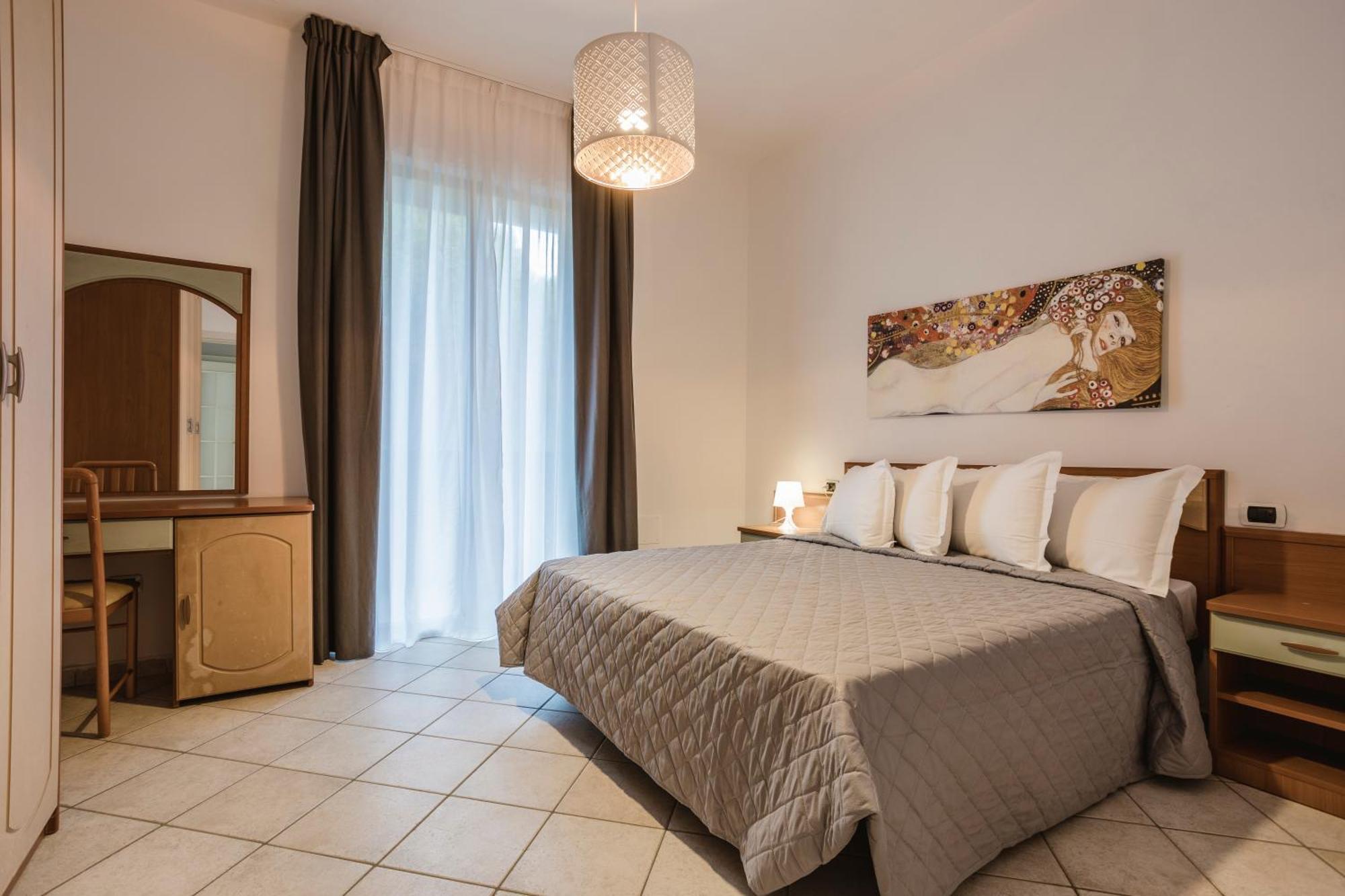 Residence 9 Line Мілано-Маріттіма Екстер'єр фото